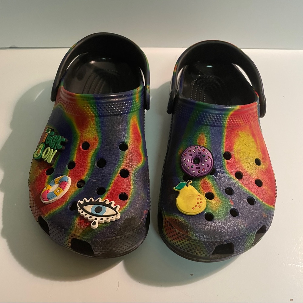 Crocs Classic Multicolor Tie Dye Round Toe Slip On Clogs Unisex
Kids Size J3